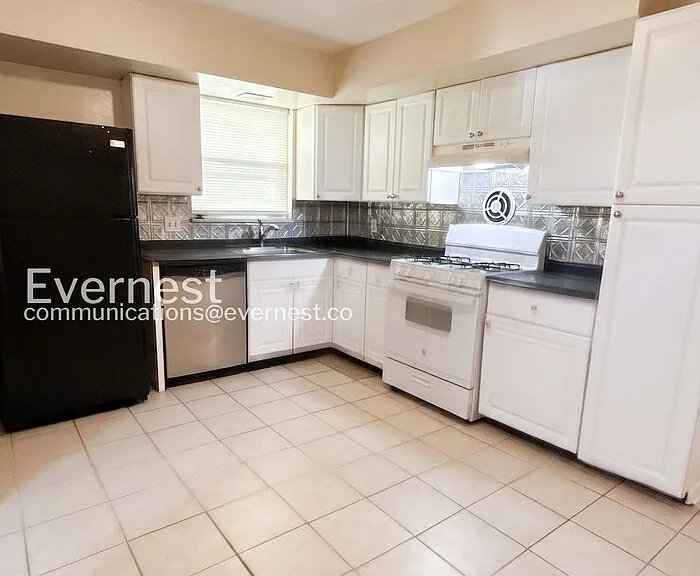 4608 Barbara Dr — Photo 3