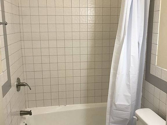 5th image of 2029 N Damen Ave APT 3R