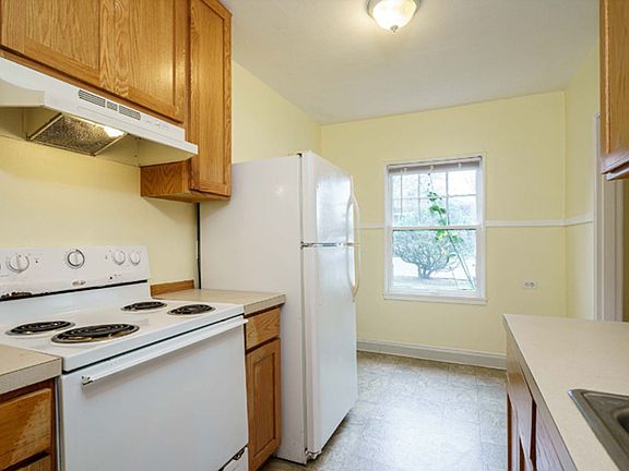 5th image of 2214 Broadway St APT 9