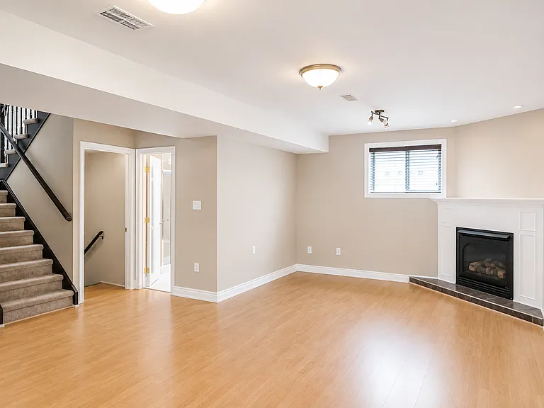 6913 Kelly Dr — Photo 7