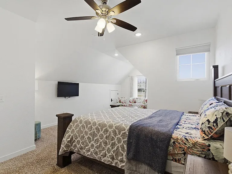 703 S Hickory Dr — Photo 38