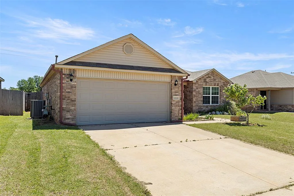 3 bed, 2.0 bath, 1639 sqft, $1,770 — Photo 4