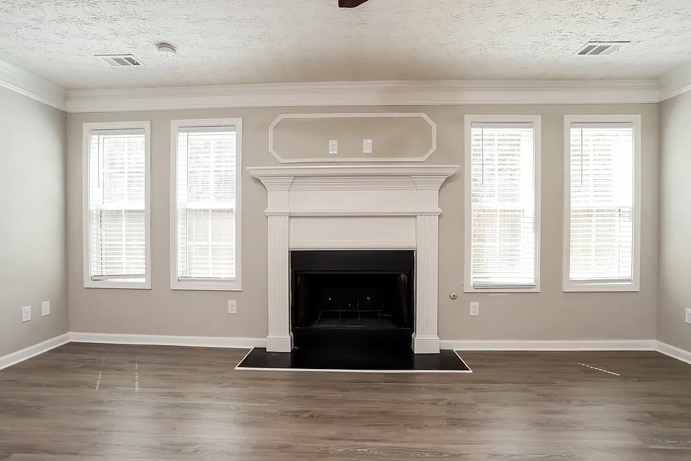 4 bed, 2.5 bath, 2568 sqft, $2,560 — Photo 4