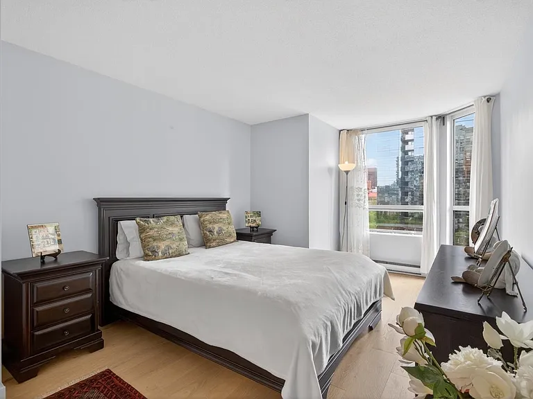 811 Helmcken St #1005 — Photo 5
