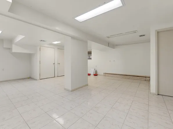 2452 East 74th Street image 15 of 27