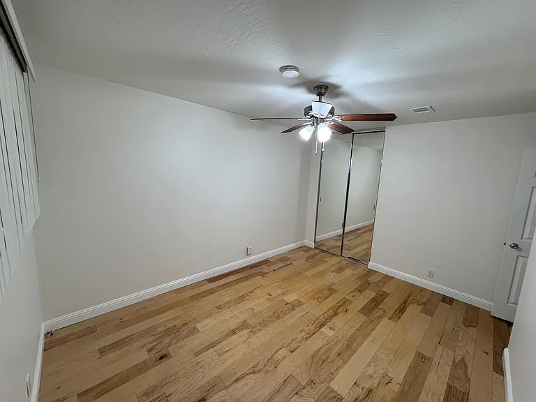 4642 Hampshire Way — Photo 8