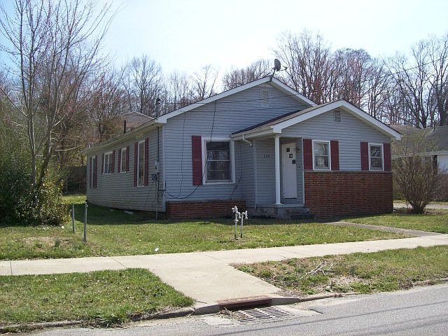2nd image of 225 Hamlin St