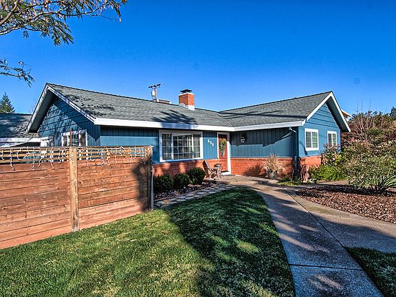 5th image of 636 Loma Vista Dr