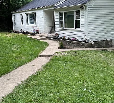 2nd image of 401 Hyde Park Dr