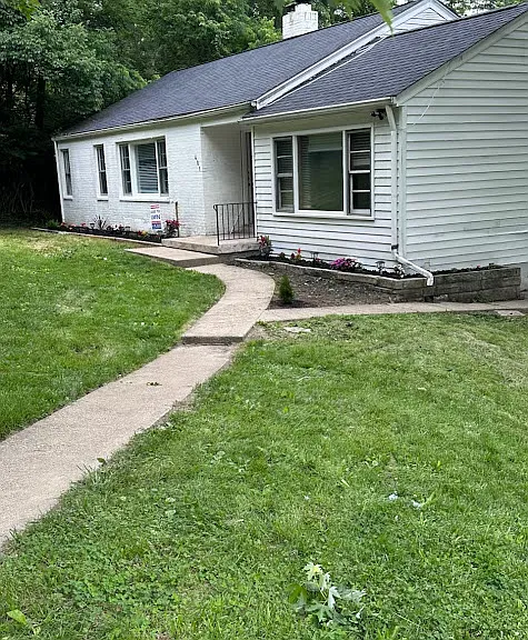 401 Hyde Park Dr — Photo 2