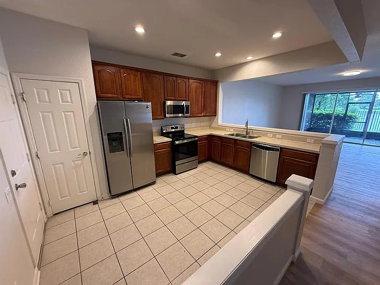 933 Enclair St — Photo 6