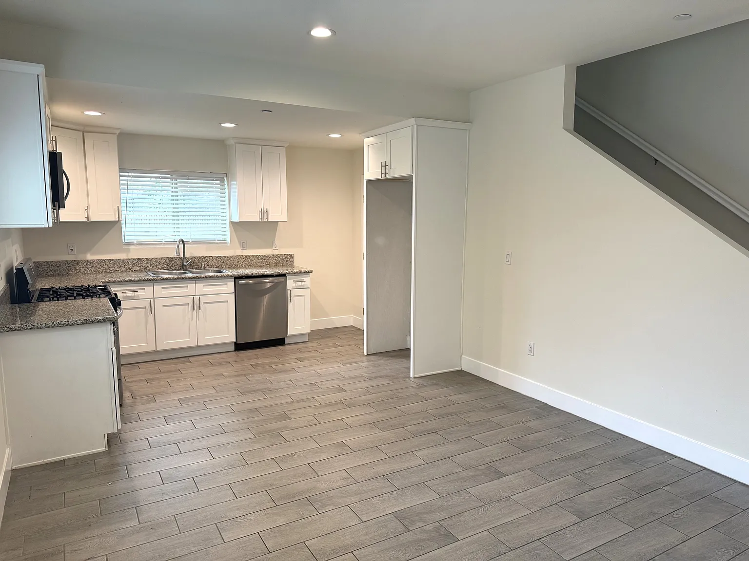 2 bed, 2.5 bath, 1750 sqft, $3,400 — Photo 3