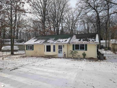 710 Lakeshore Dr, Columbiaville, MI, 48421