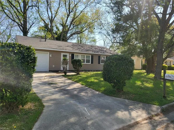 120 Schooner Dr, Newport News, VA 23602