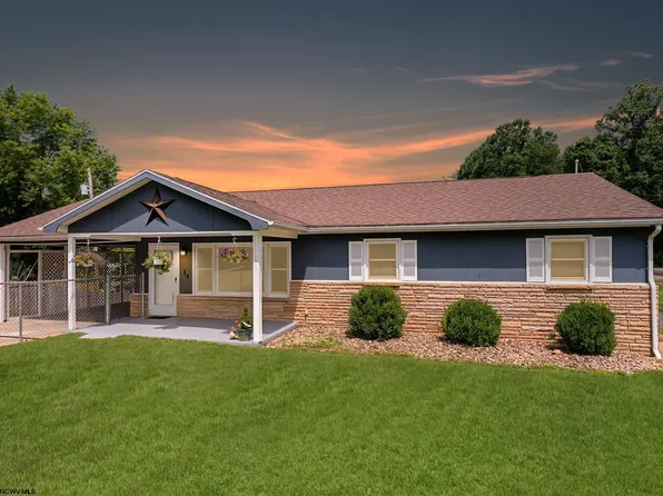 18 Ash St, Lost Creek, WV 26385