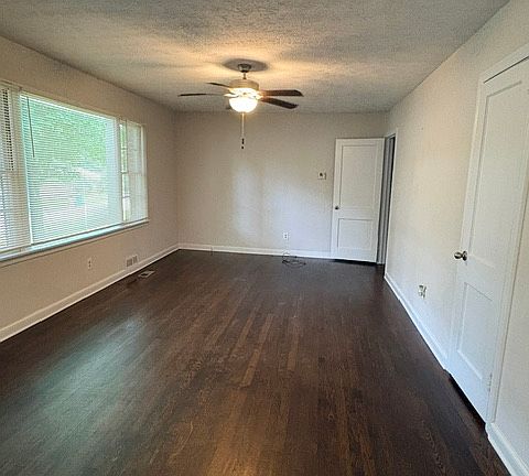 4th image of 2174 Trailwood Dr SE