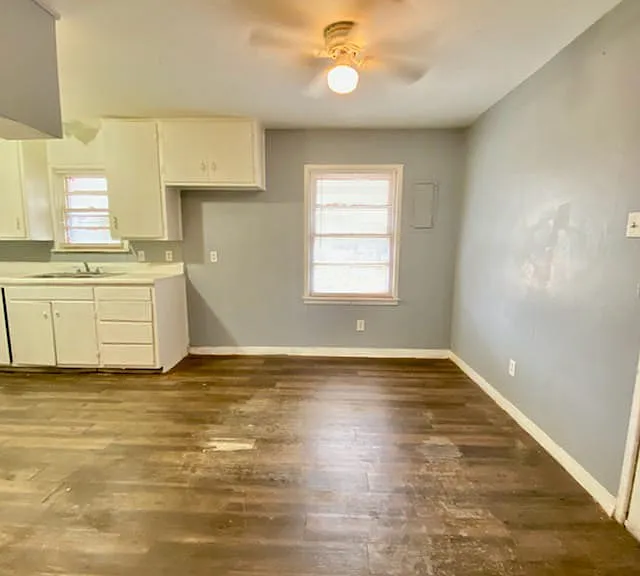 2912 E Baylor St — Photo 2