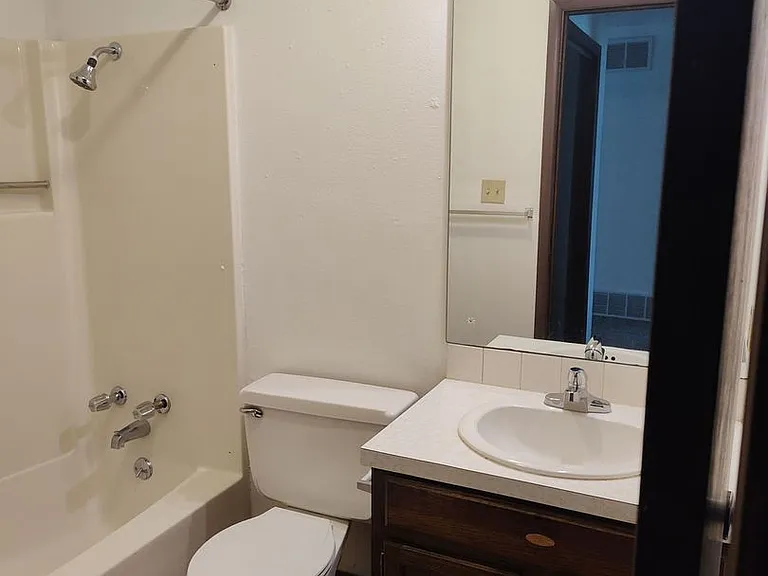 609 Sycamore Cir #1-4 — Photo 8