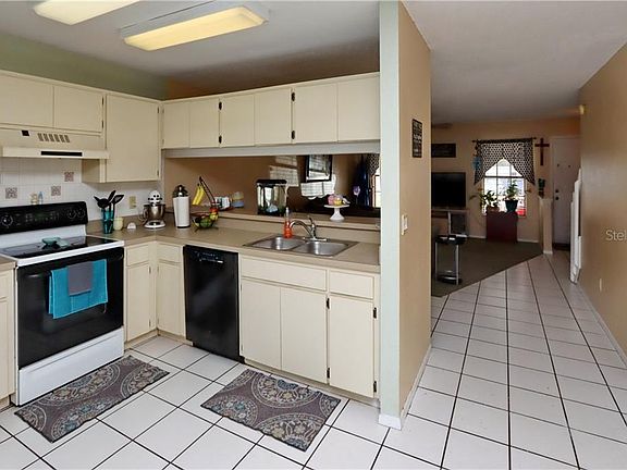3rd image of 12604 Castle Hill Dr