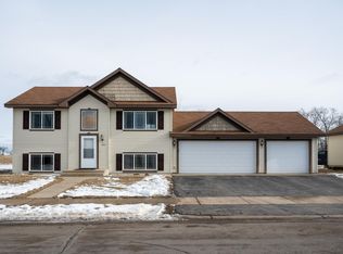 1011 Waters Edge Cir, Avon, MN 56310