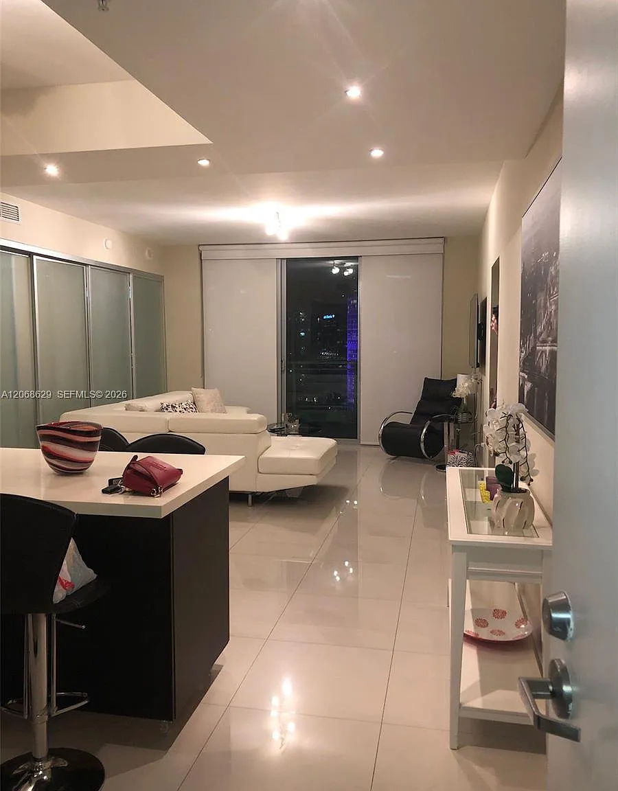 Ivy Condo — Photo 3