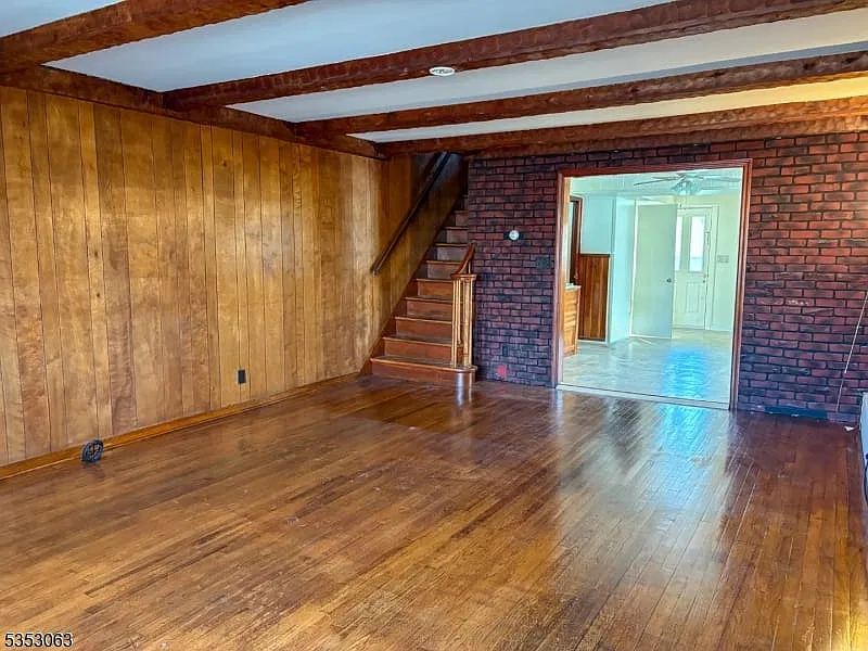 3 bed, 1.0 bath, $2,500 — Photo 2
