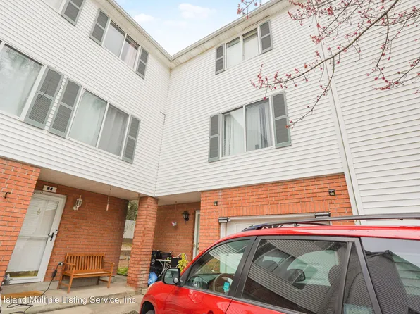 77 Emily Ln, Staten Island, NY 10312