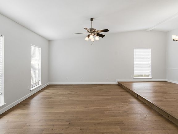 5th image of 1709 Country Manor Rd