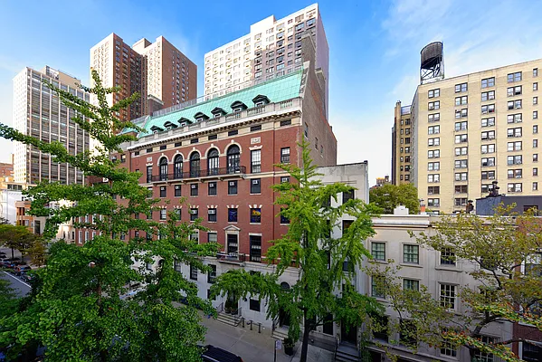 Rented by Buchbinder & Warren | media 30