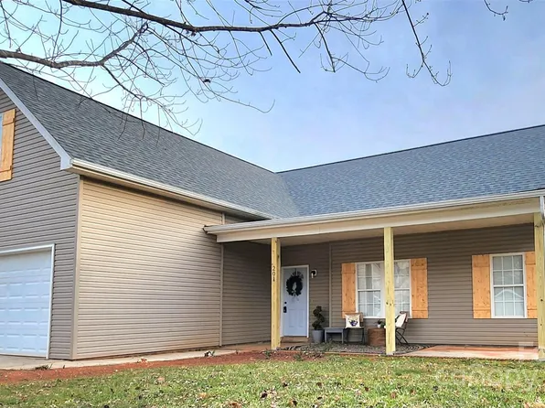 201 Tarrington Dr, Statesville, NC 28625