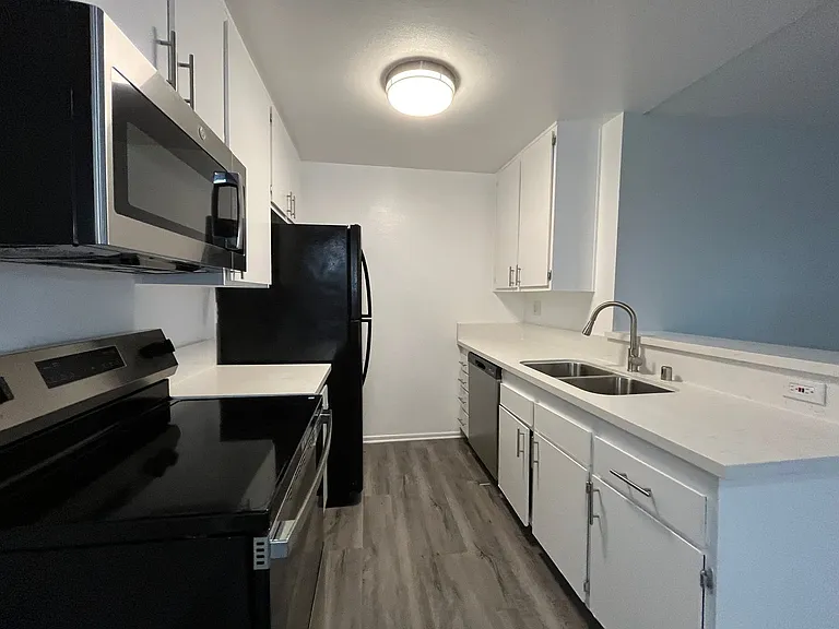 951 S. Oxford Ave. — Photo 17