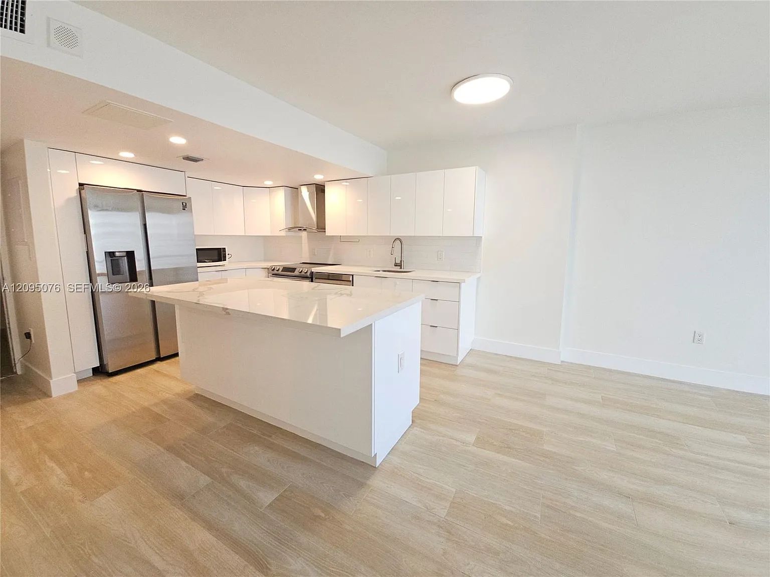 The Presidential Condo — Photo 3
