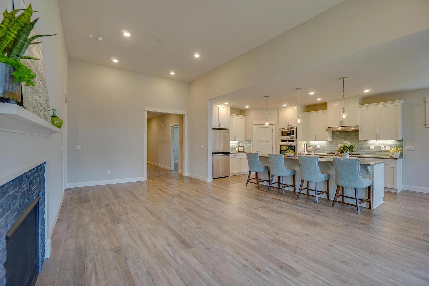 4 bed, 2507 sqft, $3,850 — Photo 3