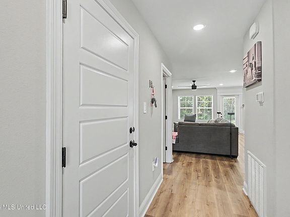 3rd image of 11274 Shorecrest Rd
