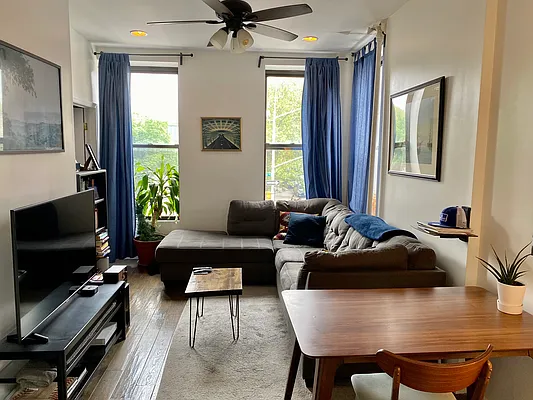 Rented by 50 Stanhope LLC | media 28