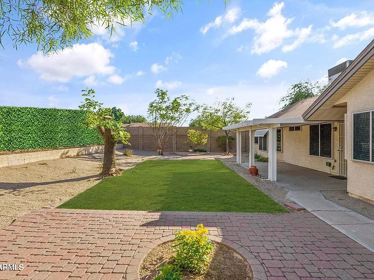 2735 N Diego Cir — Photo 32