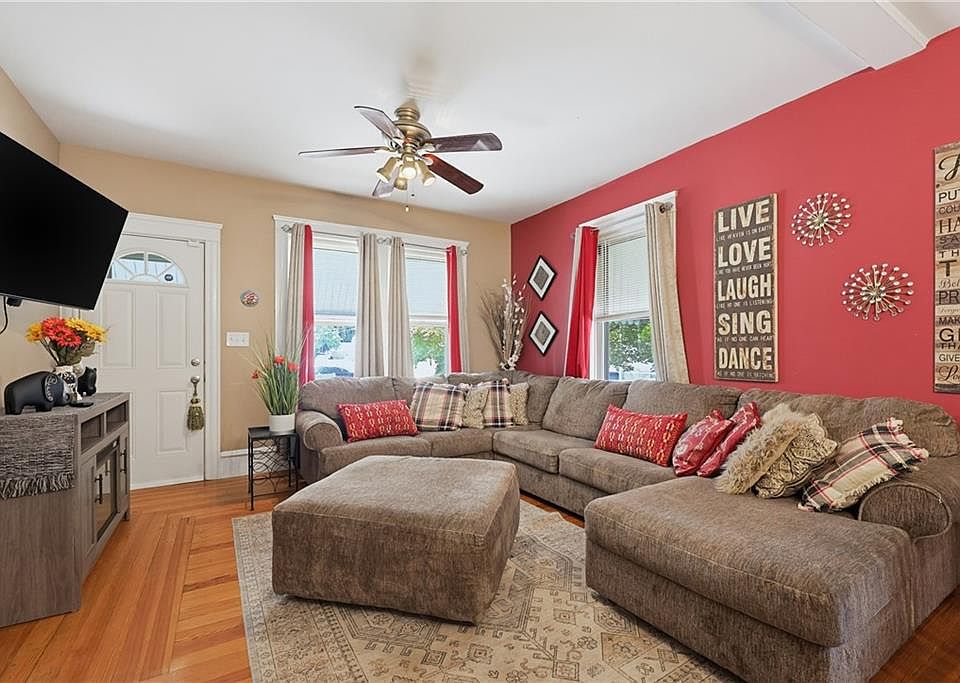 1st image of 11 Franklin St