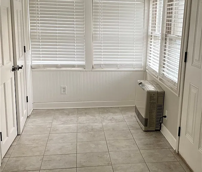 8876 Maple Dr — Photo 2