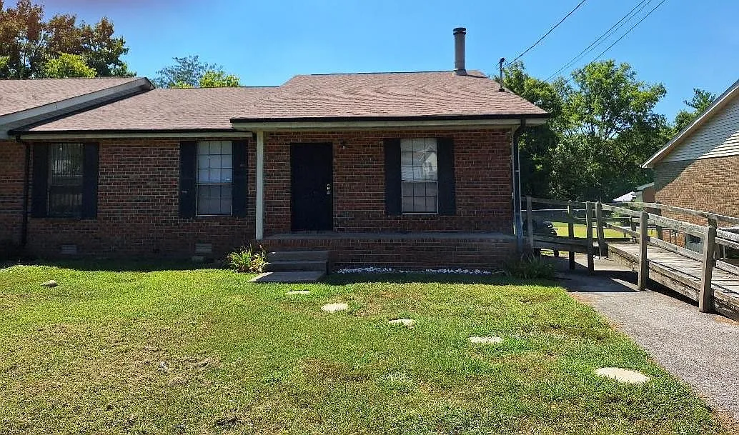 3 bed, 2.0 bath, 1276 sqft, $1,495 — Photo 1