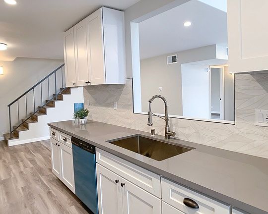 5th image of 18645 Hatteras St Unit 275