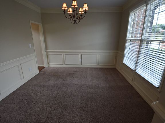3rd image of 709 Arbor Cv