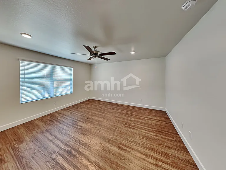 614 W Hackamore Ave — Photo 7
