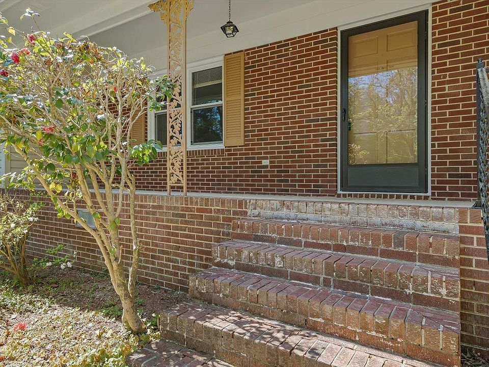 Front Porch/Entrance