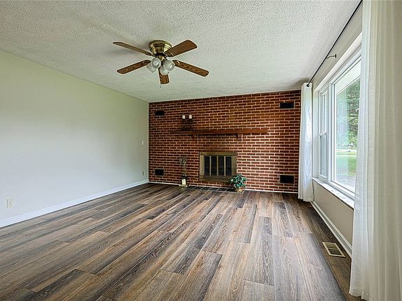 4th image of 990 Joyce Dr