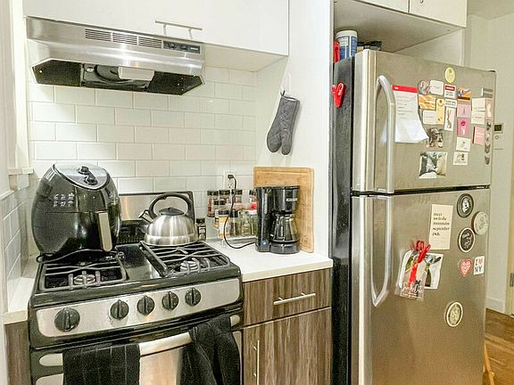 3rd image of 305 Woodbine St APT 1