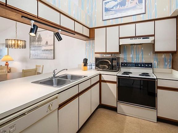3rd image of 400 Fox Haven Dr APT 4301