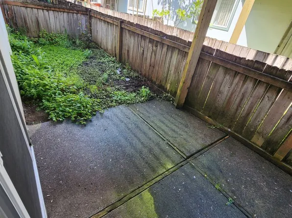 1245 W 7th Aly APT 12, Eugene, OR 97402