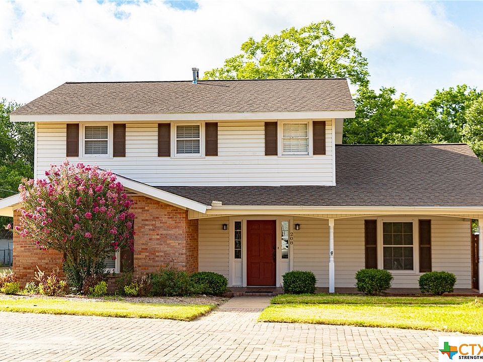 208 E 9th St, Shiner, TX 77984 Zillow