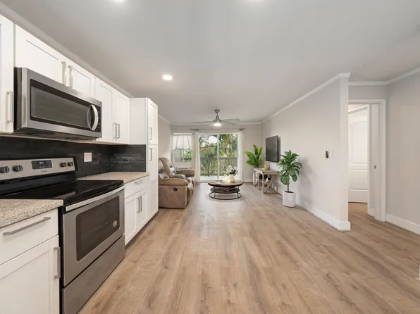 480 Kenolio Rd APT 21-204, Kihei, HI 96753