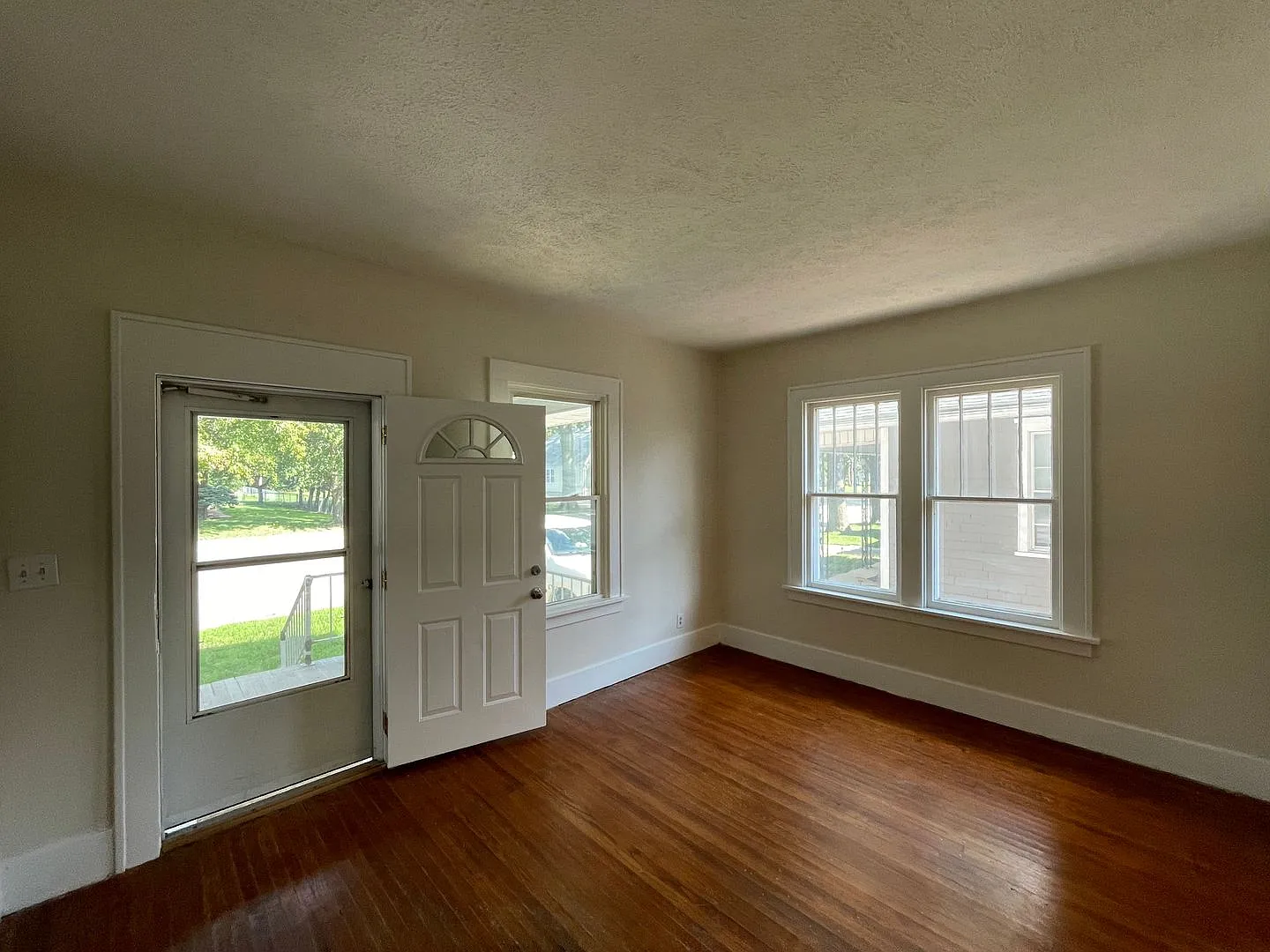 2 Bed 1 Bath House — Photo 3